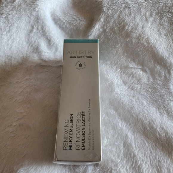 Amway Artistry Skin Nutrition renewing milky emulsion - Picture 2 of 6